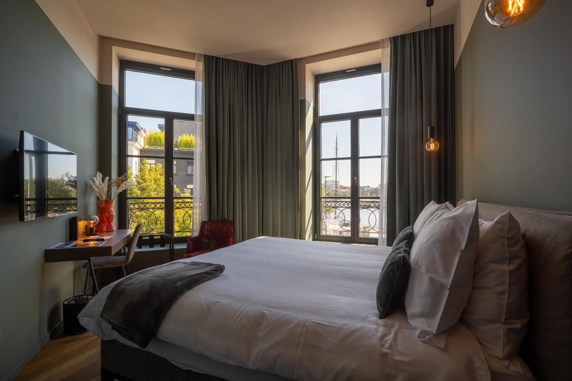 U Eat & Sleep Antwerp Hotel Exterior photo